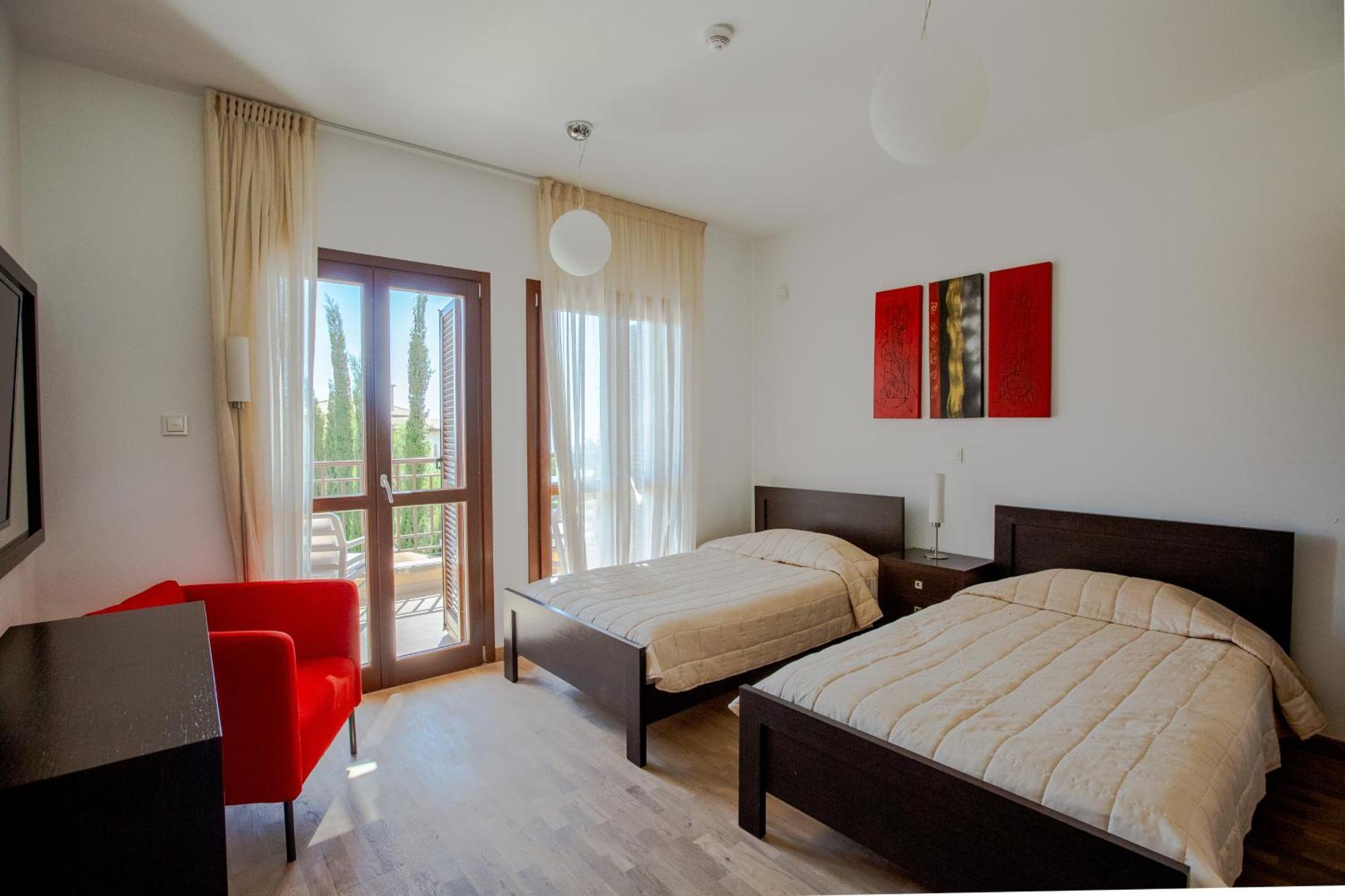 Luxury Aj 04 With Private Heated Pool Kouklia